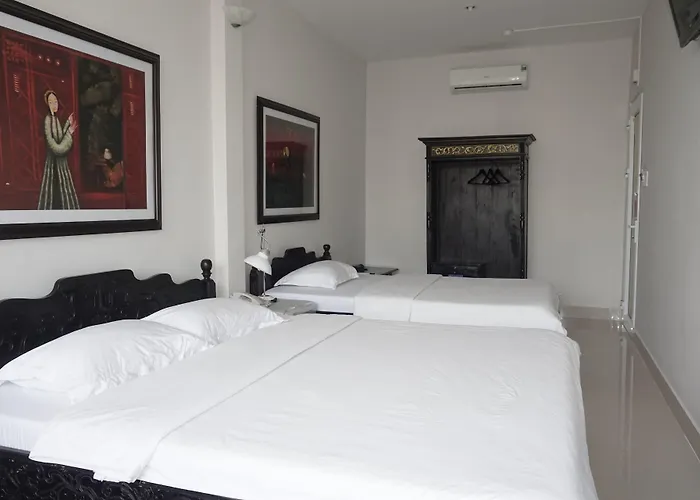 Hue Nino Hotel