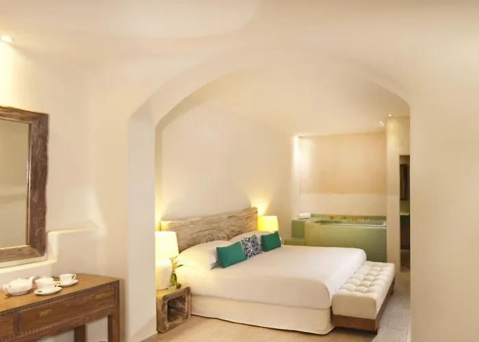 Allure Suites Fira 