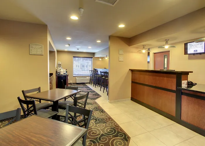 Cobblestone Inn & Suites - Rugby