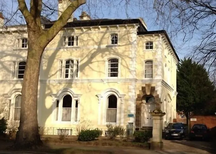 Kingsmuir Hotel Cheltenham
