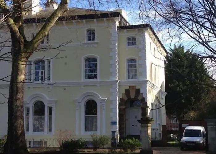 Kingsmuir Hotel Cheltenham