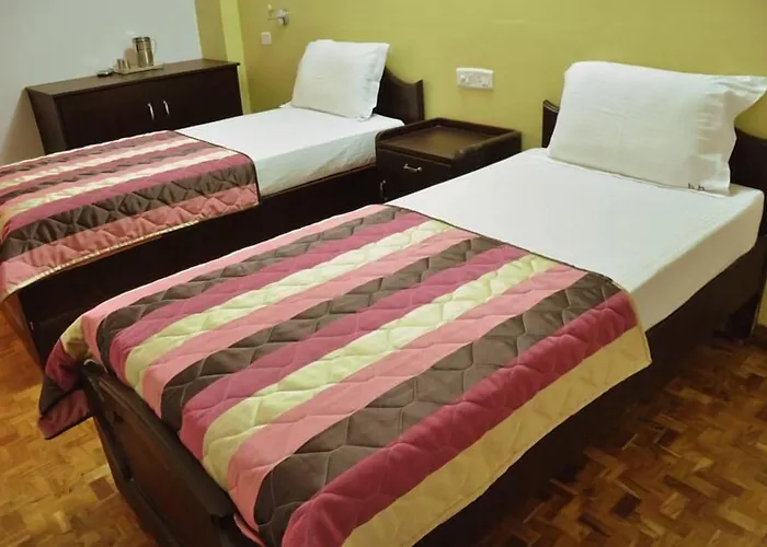 Hotel Holiday Break Valparai