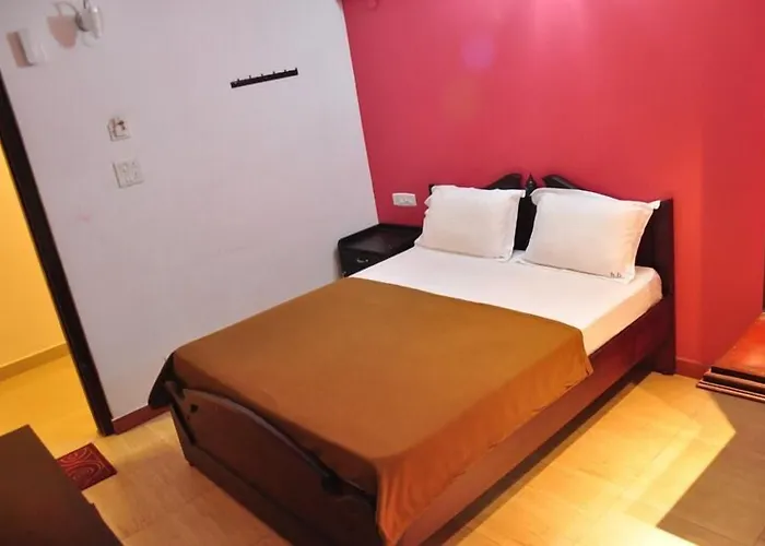 Hotel Holiday Break Valparai