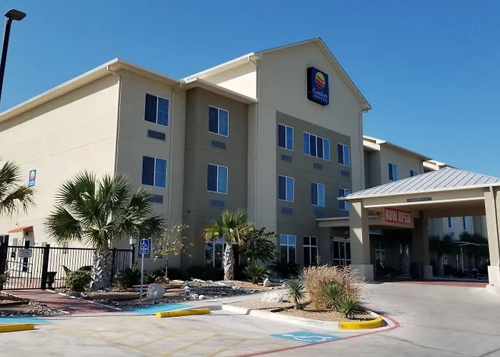 Comfort Inn & Suites Lakeside Eagle Pass