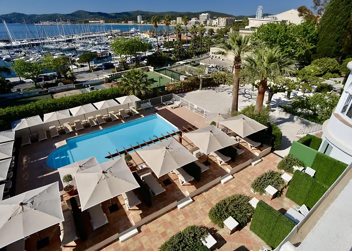 Auberge De La Calanque Le Lavandou