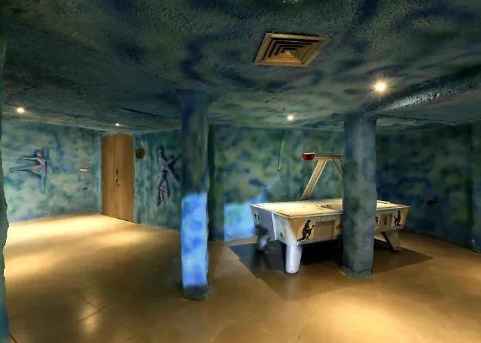 Brys Caves Resort Marchula