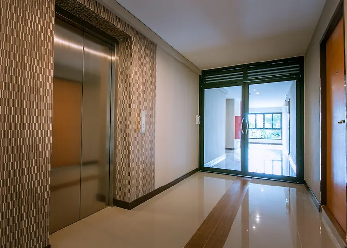 เดอฮักโฮเทลแอนด์เรสซิเดนซ์ Hotel เชียงราย