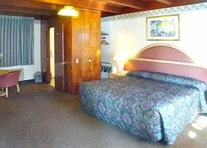 Cloverdale Oaks Inn
