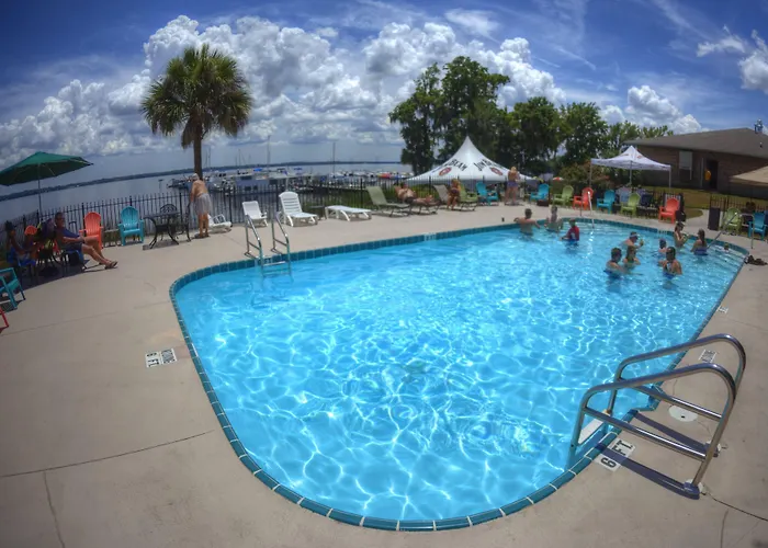 Crystal Cove Riverfront Resort Palatka