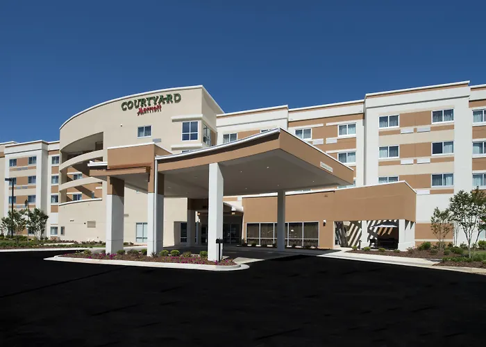 Courtyard By Marriott Columbus Hotel