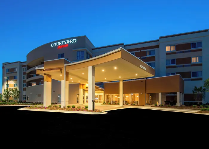 Courtyard By Marriott Columbus Hotel