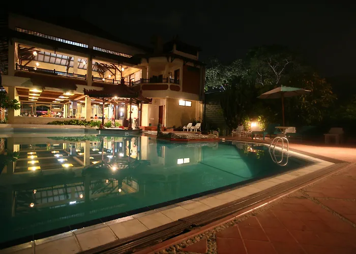Puri Naga Beachfront Cottages Legian 
