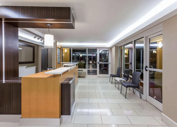 Super 8 By Wyndham Dalton/Convention Center Area Hotel