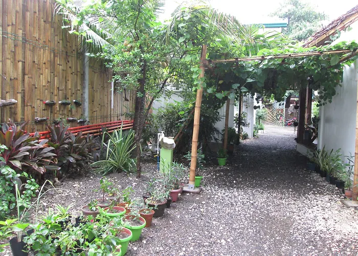 Reddoorz Plus @ Secret Garden Boracay Balabag 