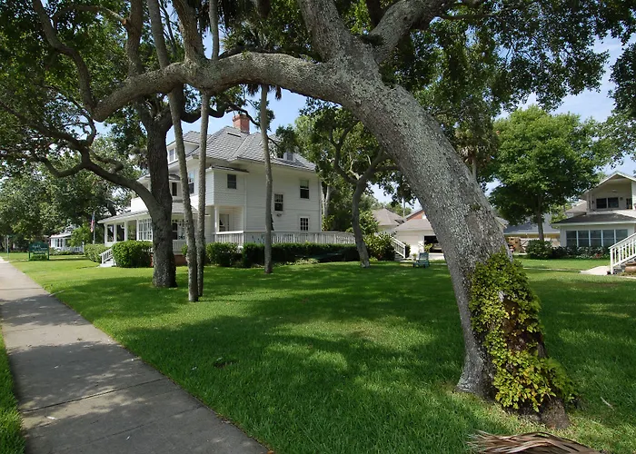 Night Swan Intracoastal Bed & Breakfast New Smyrna Beach