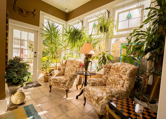 Thistledown House West Vancouver