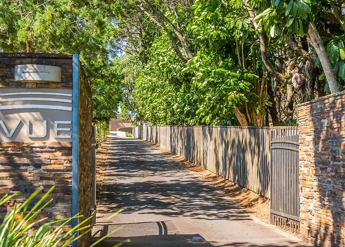 The Oasis Apartments And Treetop Houses Byron Bay