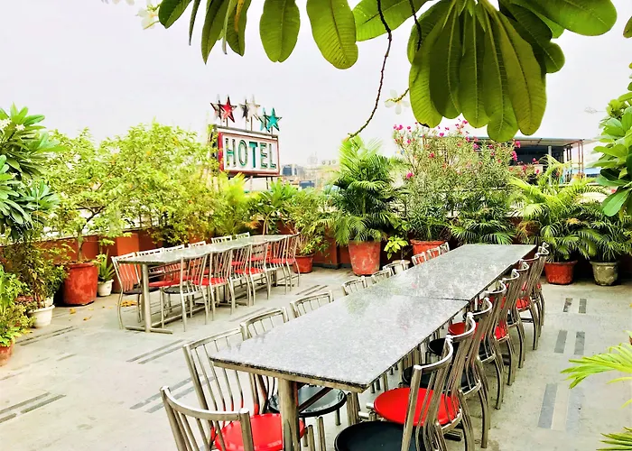 Le Benz - Free Airport Pick-Up Hotel New Delhi