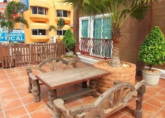 The Red Balcony Inn Pattaya