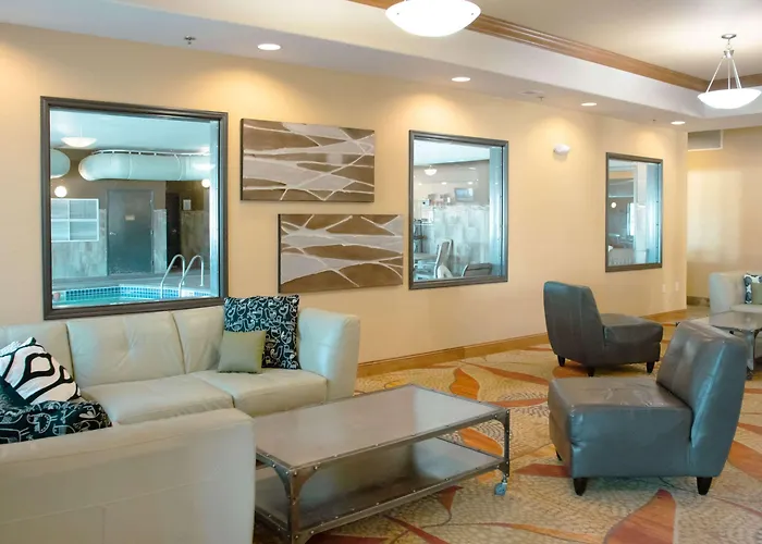 Grand Forks Lodge And Suites