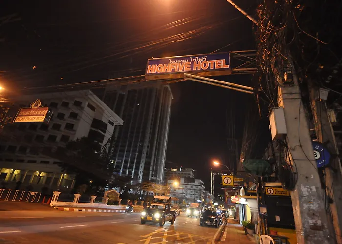 Highfive Hotel Pattaya
