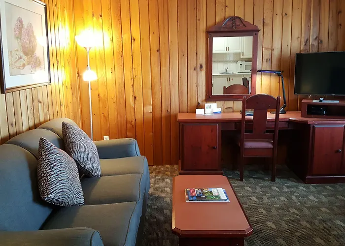 The Cedarwood Inn & Suites Sidney