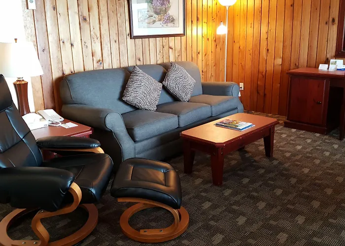 The Cedarwood Inn & Suites Sidney