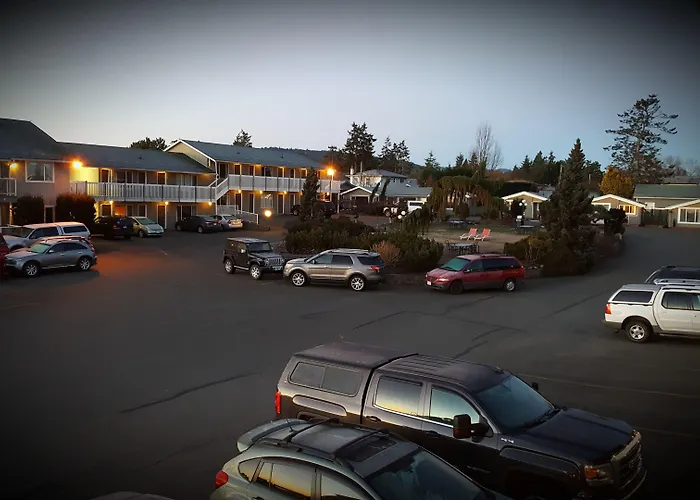 The Cedarwood Inn & Suites Sidney