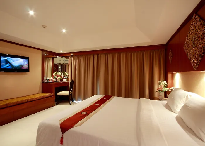 โรงแรมรายาบุรี โฮเต็ล ป่าตอง Patong