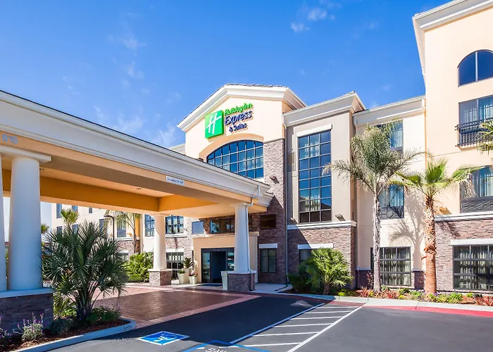 Holiday Inn Express & Suites Eureka By Ihg