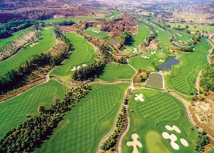 Oxford Golf Resort Pirangut