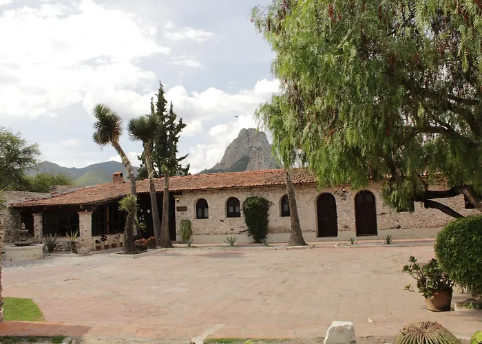 Hotel Parador Vernal Bernal