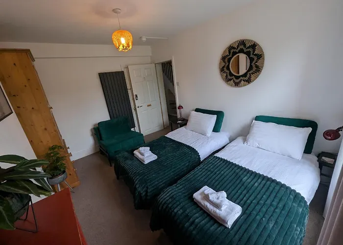 Pilgrims Of The Goddess Hotel Glastonbury