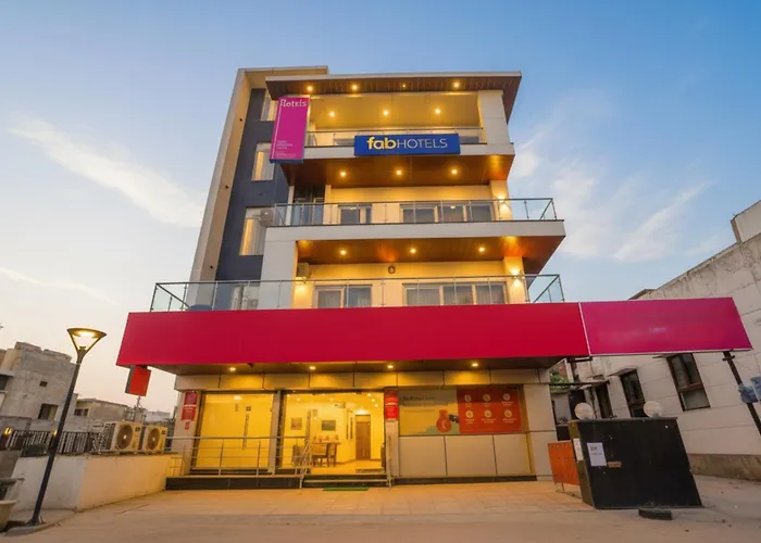 Fabhotel F9 Noida Sector 27