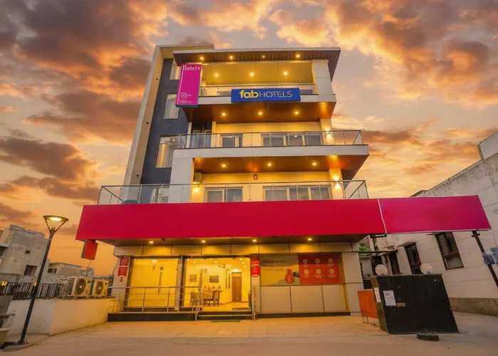 Fabhotel F9 Noida Sector 27