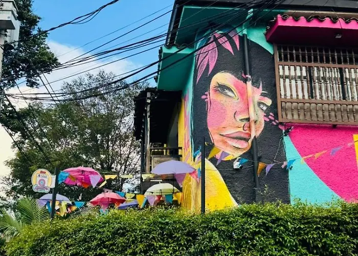 Baku Laureles Hostel Medellin