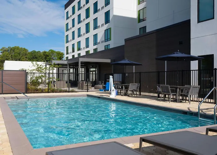 Courtyard By Marriott Lake City