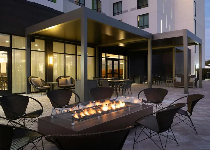 Courtyard By Marriott Lake City