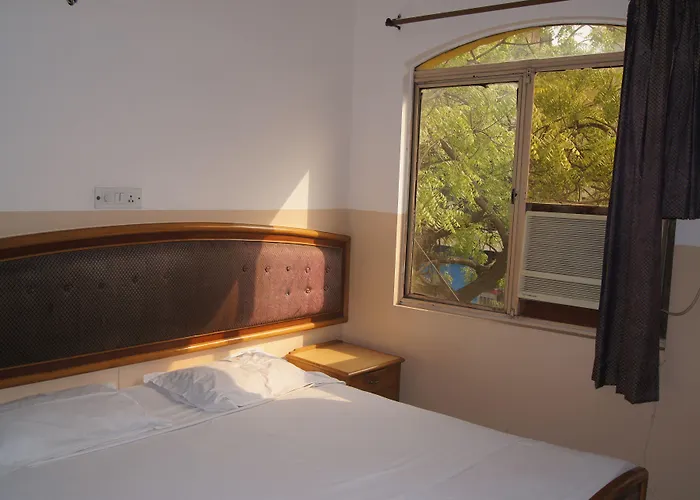 Hotel Westend Holiday Home 5 Mint From Nizamuddin Railway Station New Delhi