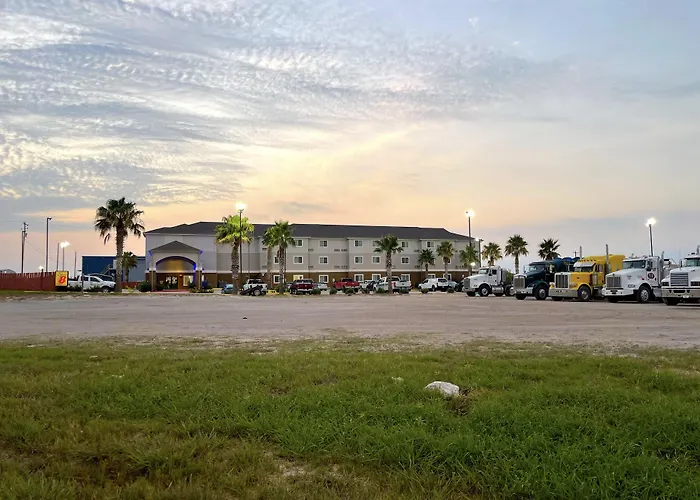 Super 8 By Wyndham Kenedy Motel