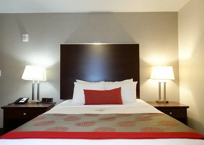 Ramada By Wyndham Moose Jaw Hotel