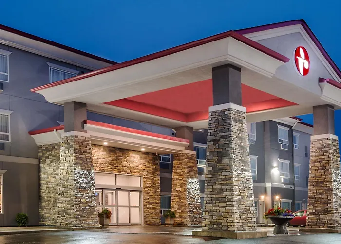 Ramada By Wyndham Moose Jaw Hotel