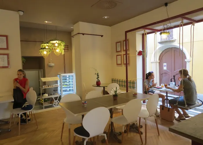 Monza City Rooms & Studios