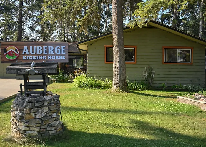 Auberge Kicking Horse Guest House Golden