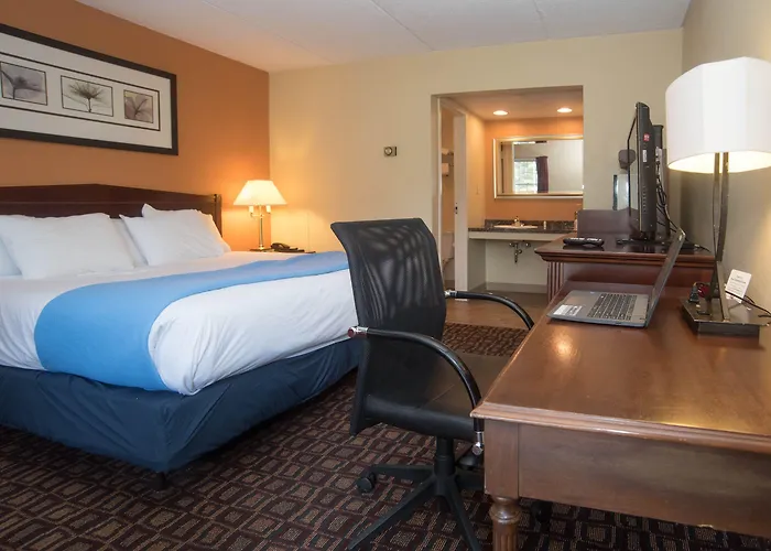 Colonnade Inn Lyndonville