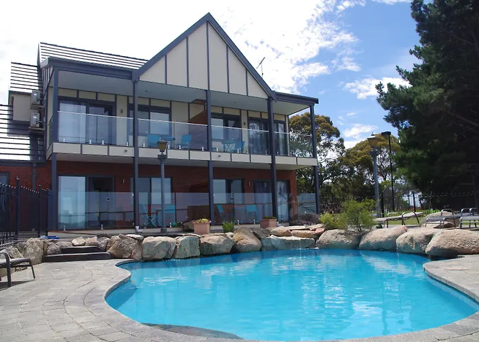 The View On Grossmans Motel Torquay