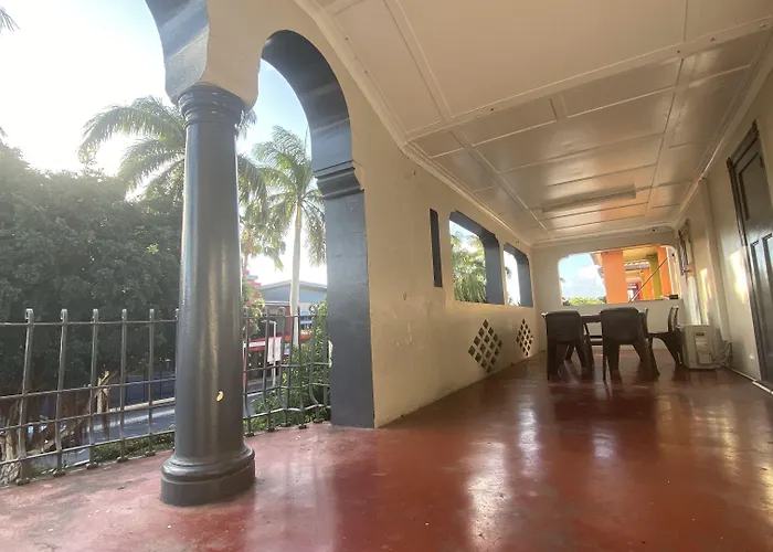 Mcguire'S Cbd Hotel Mackay