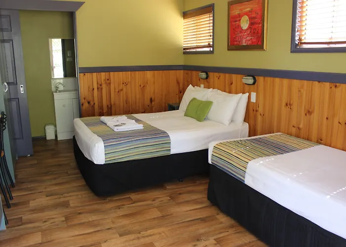 Aussie Outback Oasis Holiday Park Charters Towers