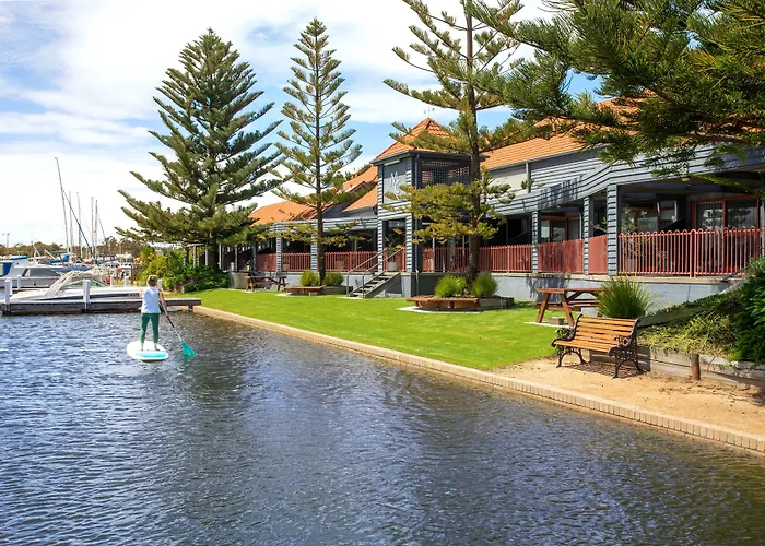 Mariners Cove Waterfront Motel And Apartments Paynesville