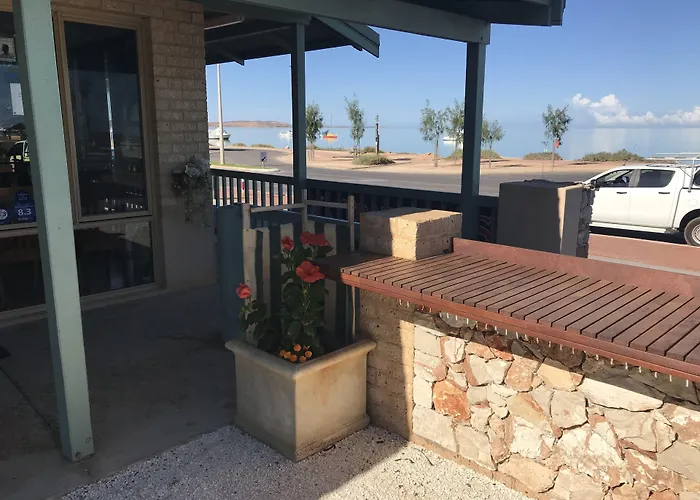 Shark Bay Seafront Apartments Denham